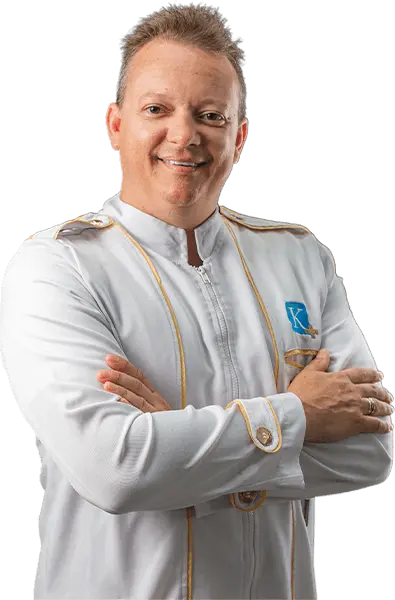 Dr. Dudu Kerbes, especialista em implantes dentários e próteses